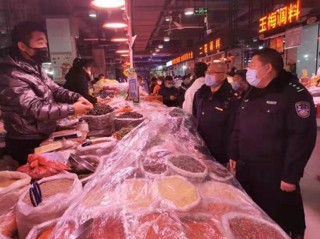 近日,香坊区市场监督管理局联合香坊公安分局对百姓关注的食用农产品
